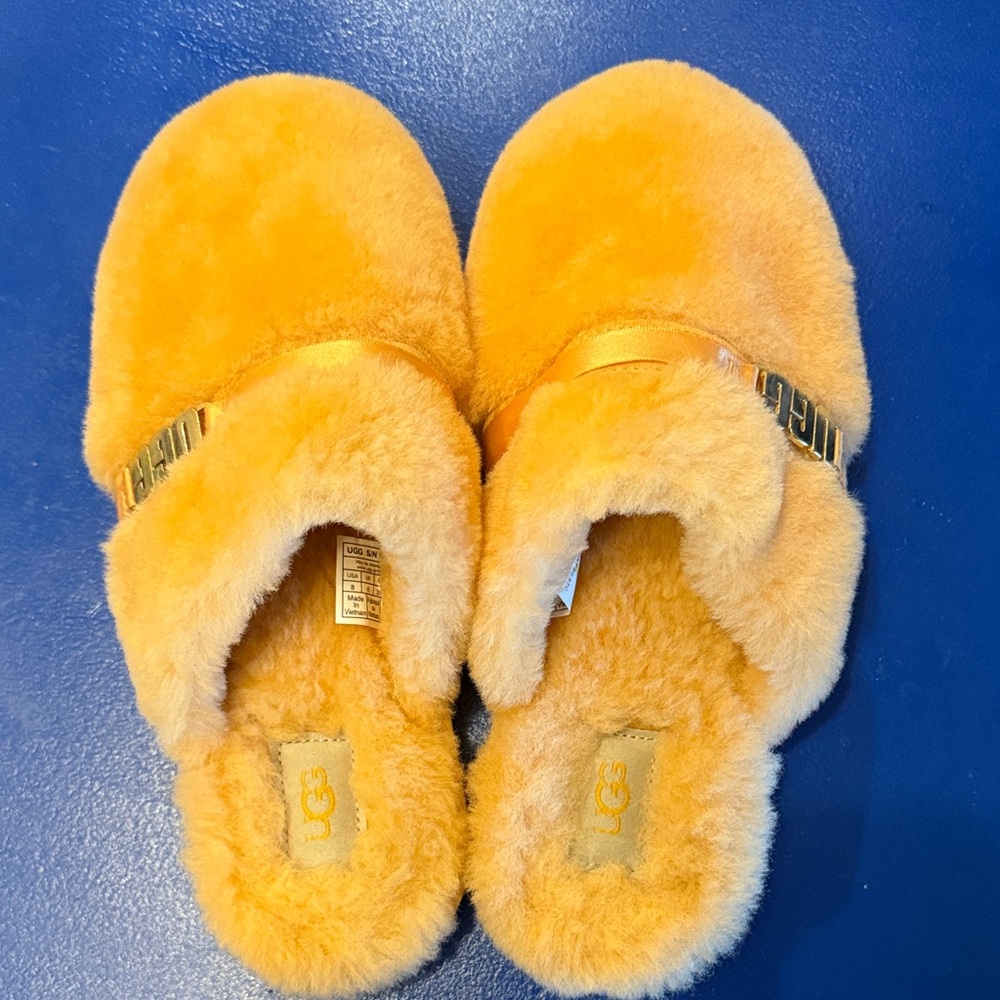 UGG Dalla Metal Graphic Slippers